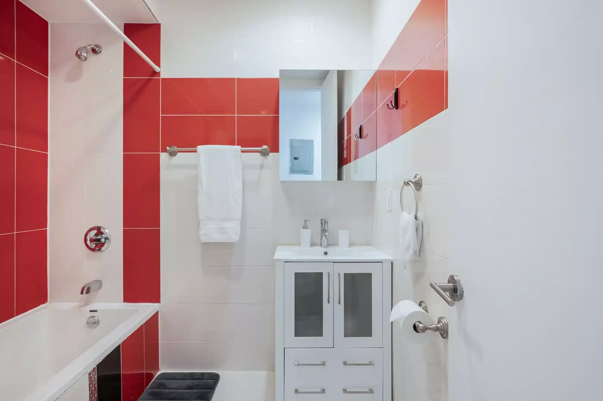 Urban 24, New York - New York City, New York, United States - #24-9 : Studio - Bathroom