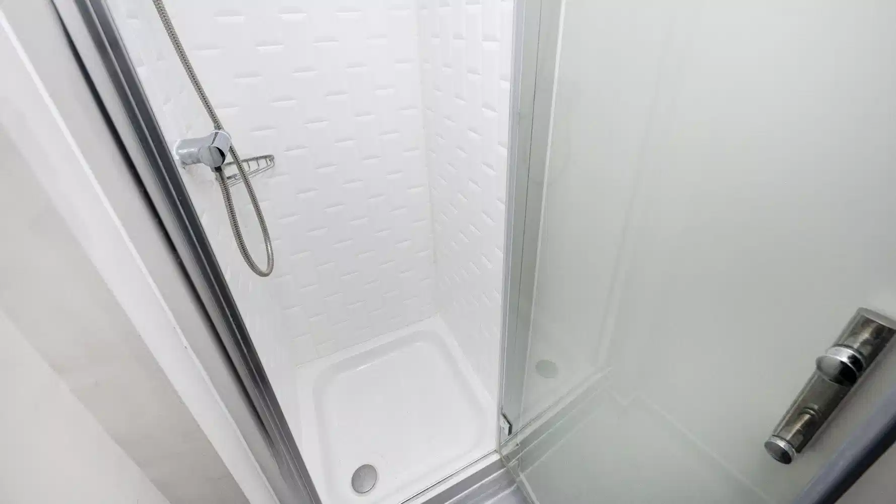 Common Area?w=400&h=260&fit=crop&q=40&auto=format&trim=auto