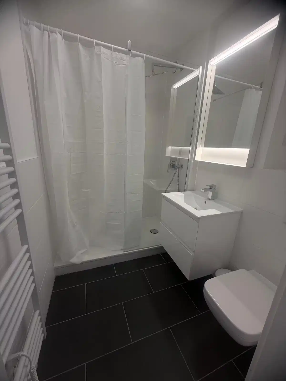 3 Bedroom 1 Bathroom Apartment | 2~1134 Apt 503 - Common Area?w=400&h=260&fit=crop&q=40&auto=format&trim=auto