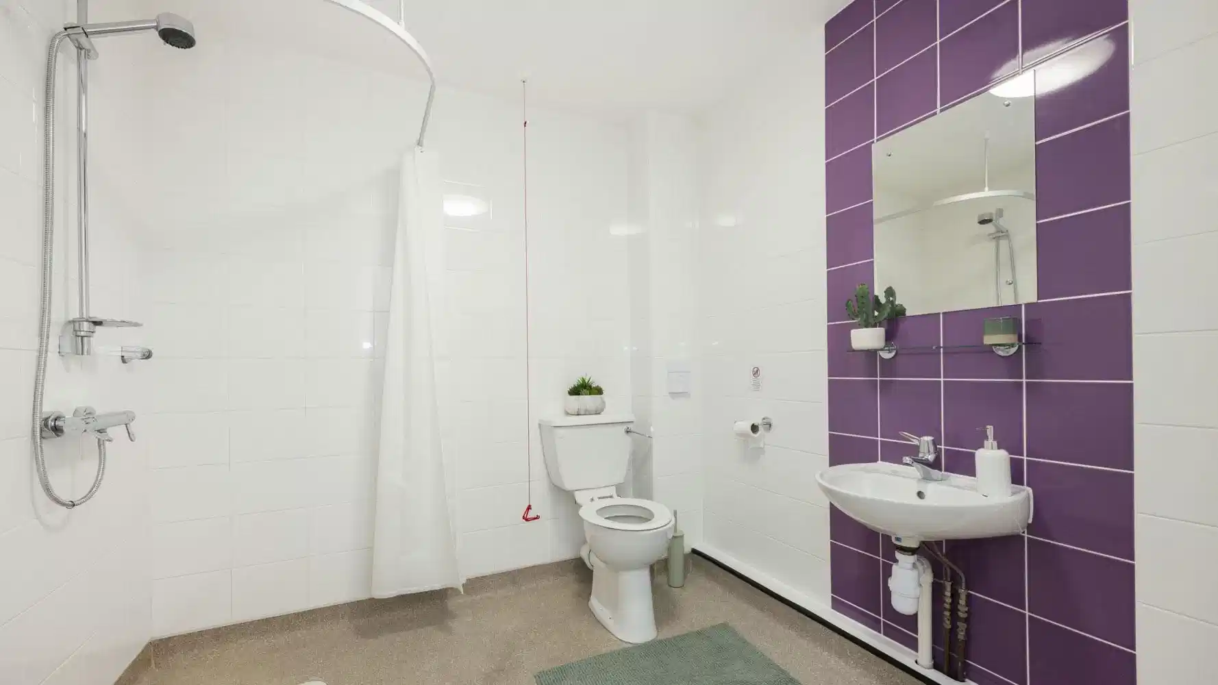 Common Area?w=400&h=260&fit=crop&q=40&auto=format&trim=auto