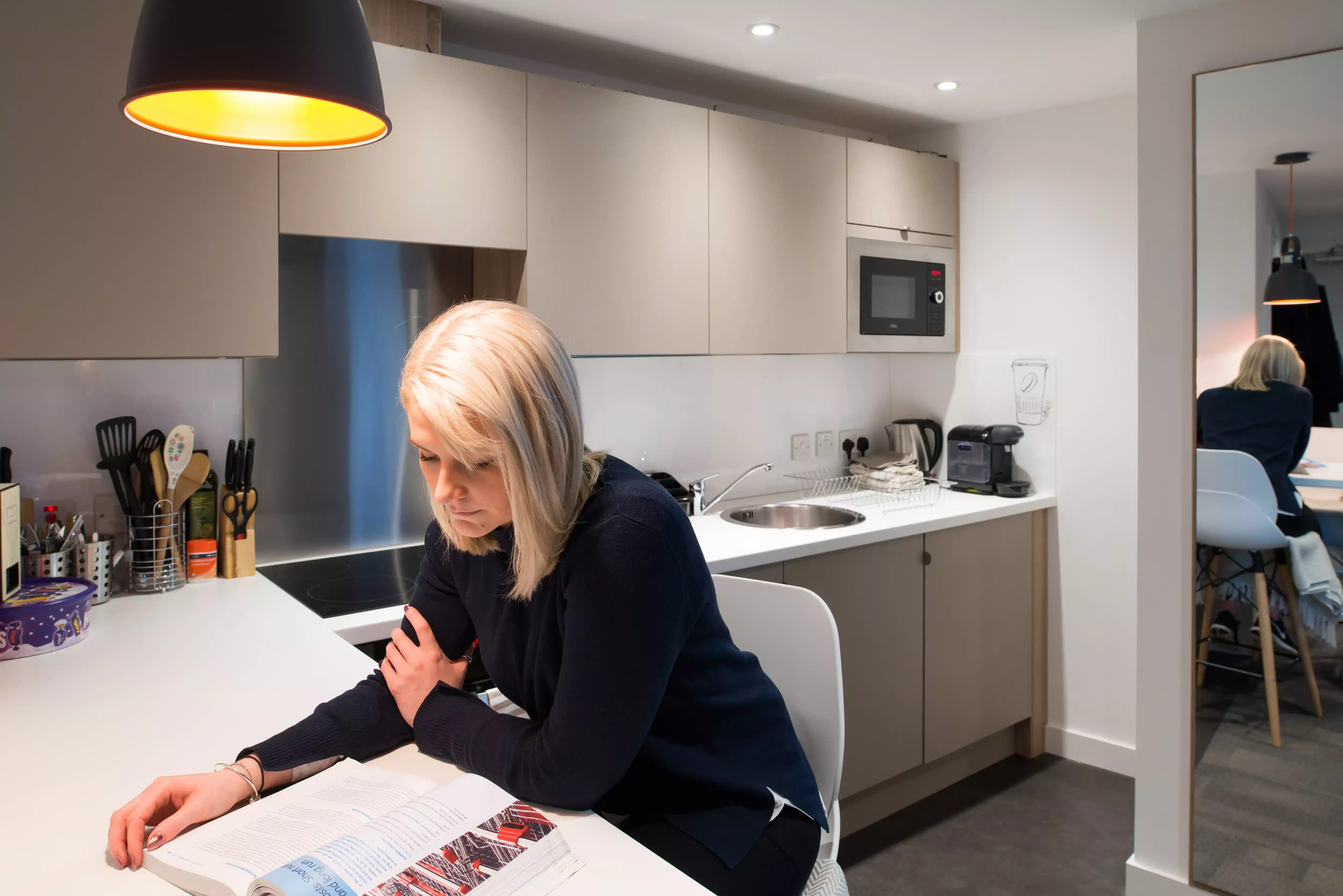 Exterior?w=400&h=260&fit=crop&q=40&auto=format&trim=auto