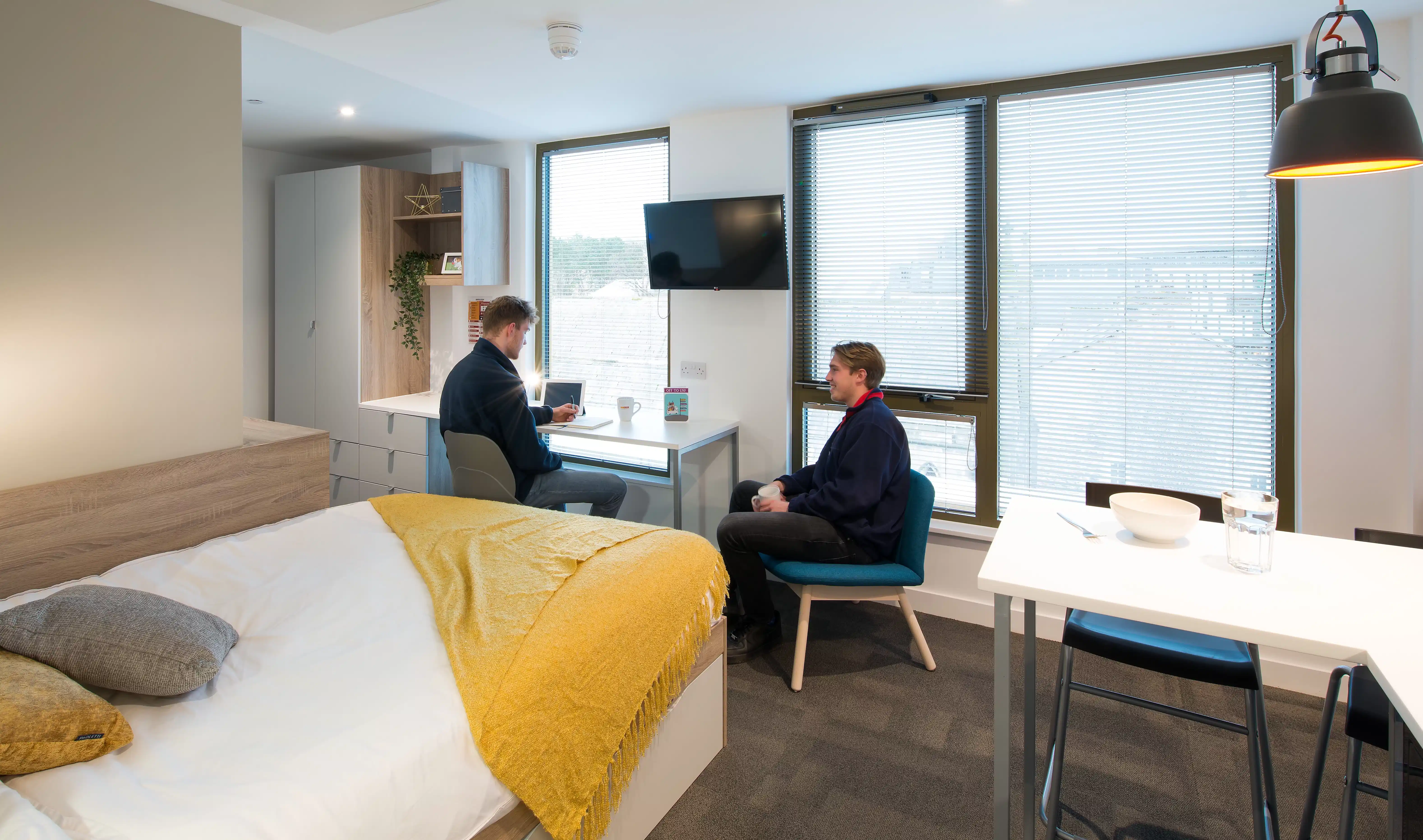 Kitchen?w=400&h=260&fit=crop&q=40&auto=format&trim=auto