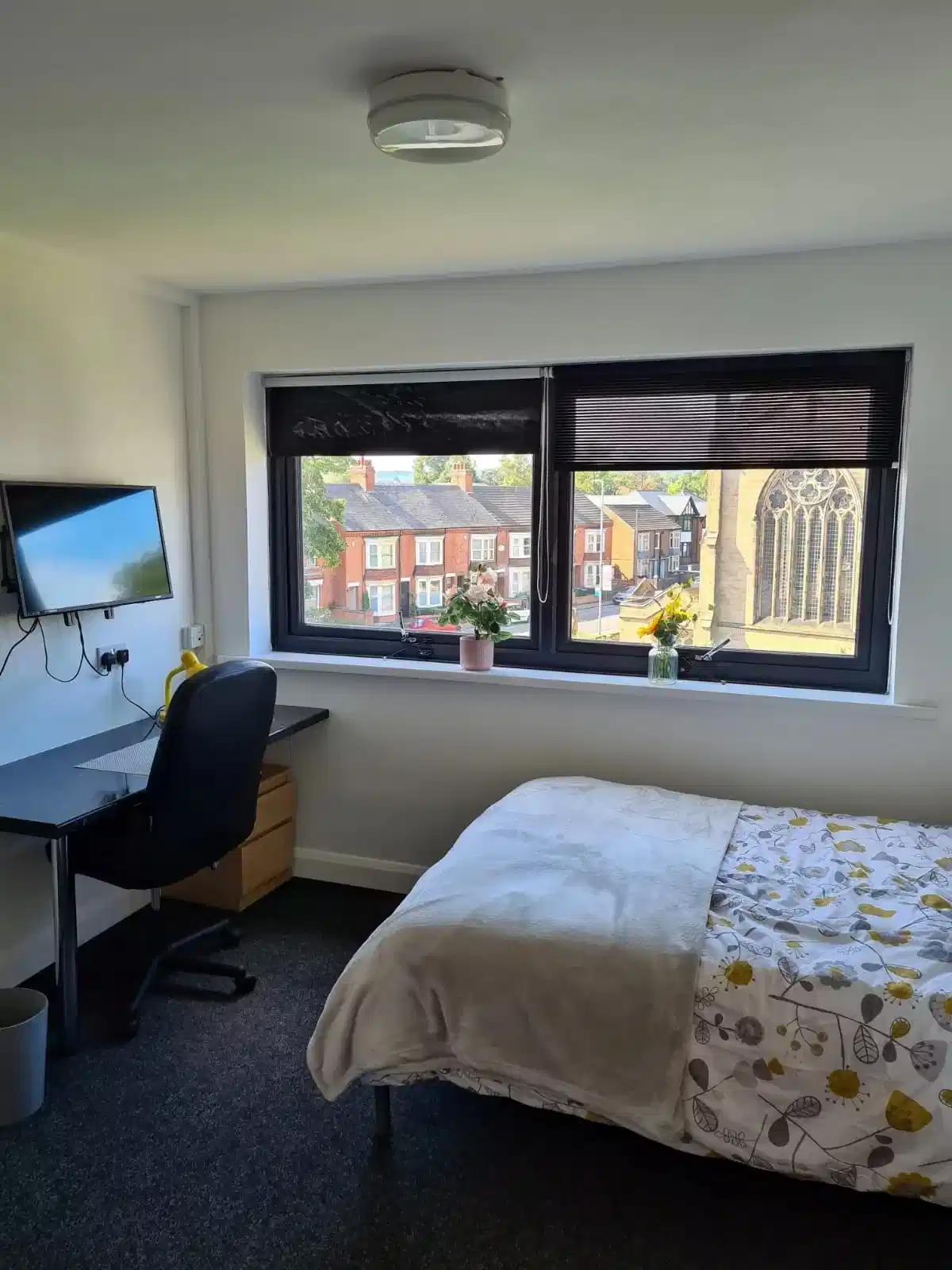 Amenities?w=400&h=260&fit=crop&q=40&auto=format&trim=auto