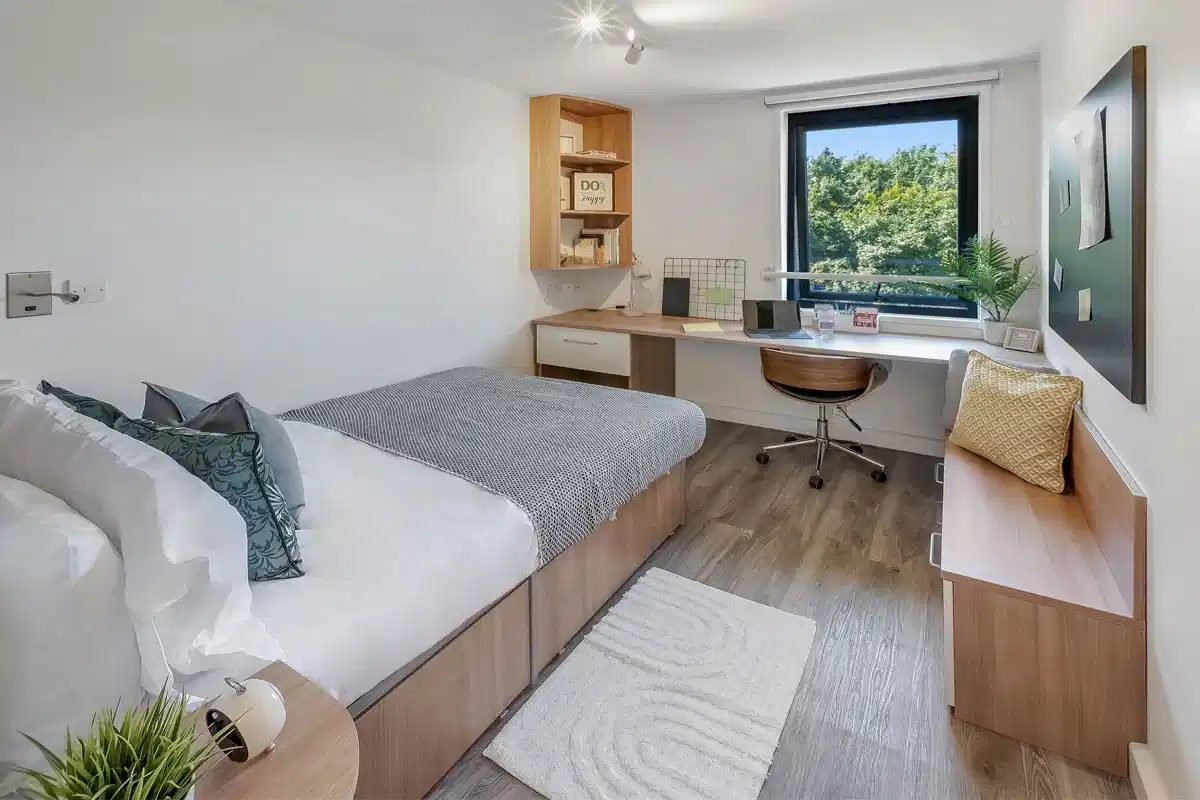 Bedroom?w=400&h=260&fit=crop&q=40&auto=format&trim=auto