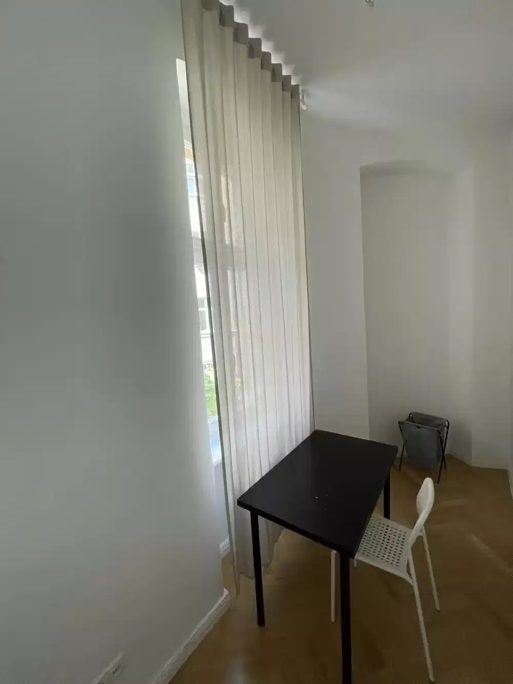 Common Area?w=400&h=260&fit=crop&q=40&auto=format&trim=auto