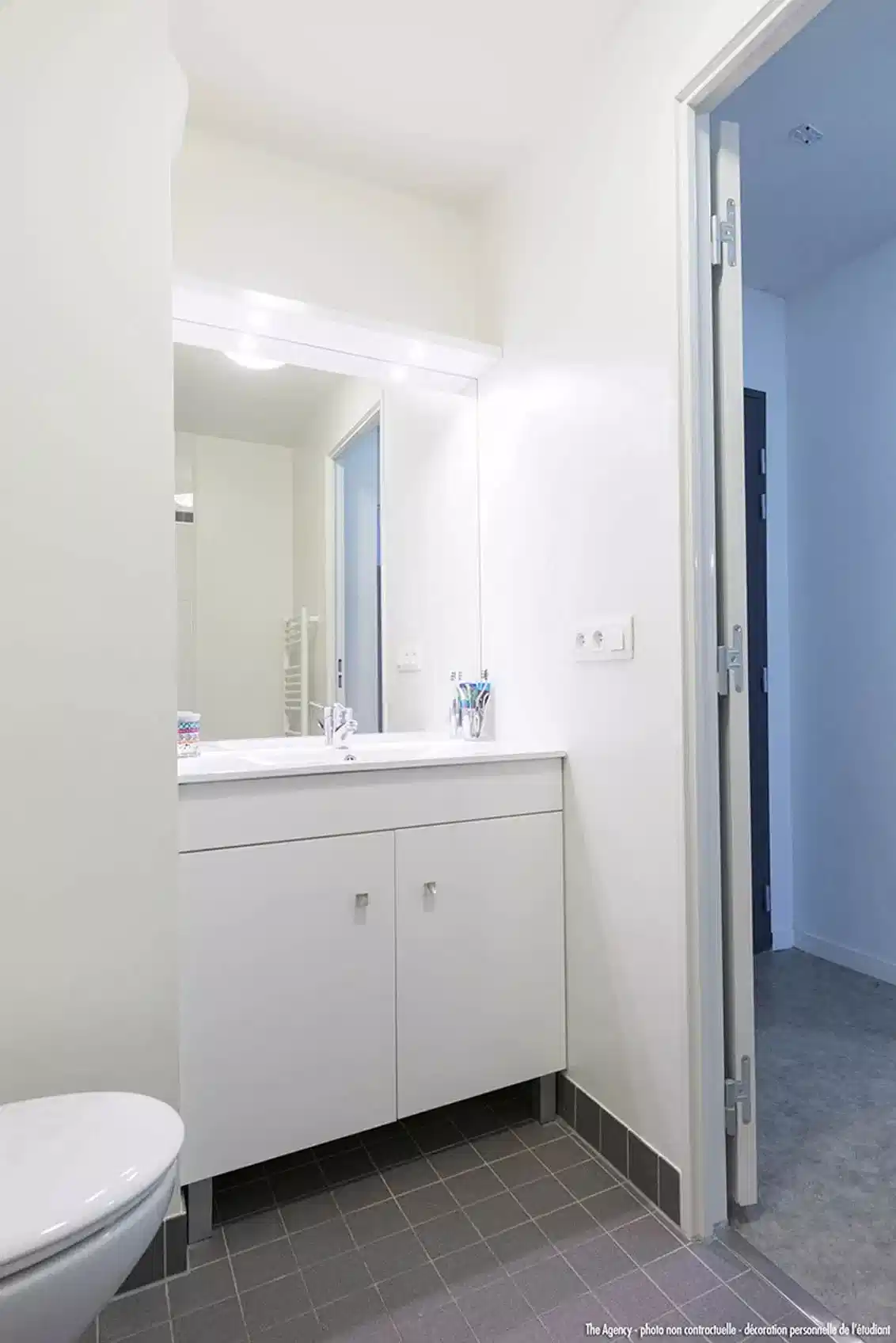 Common Area?w=400&h=260&fit=crop&q=40&auto=format&trim=auto