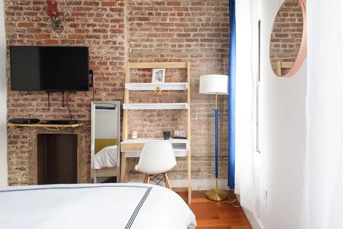 #24-9 : Studio - Bathroom?w=400&h=260&fit=crop&q=40&auto=format&trim=auto