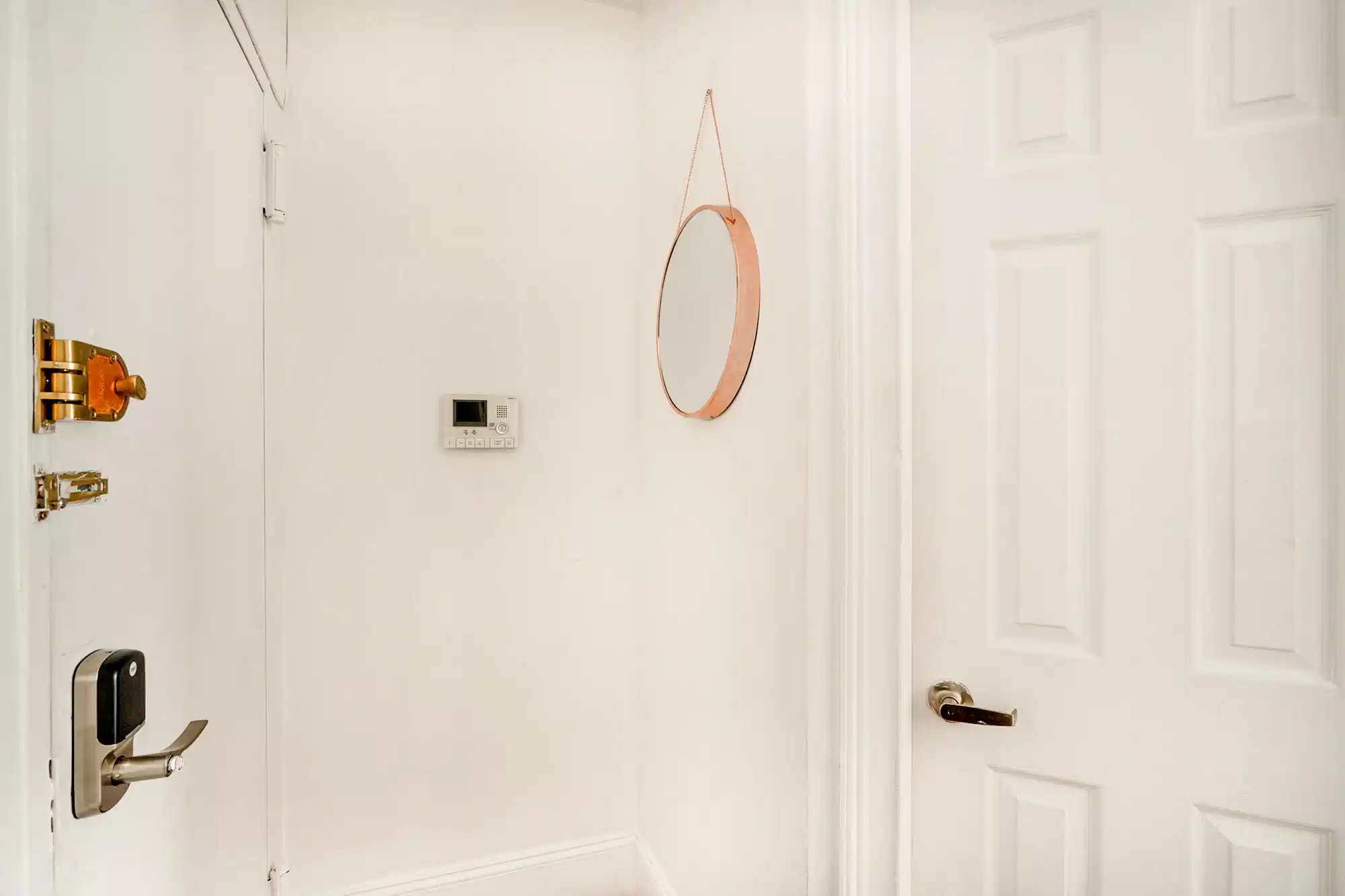 Common Area?w=400&h=260&fit=crop&q=40&auto=format&trim=auto