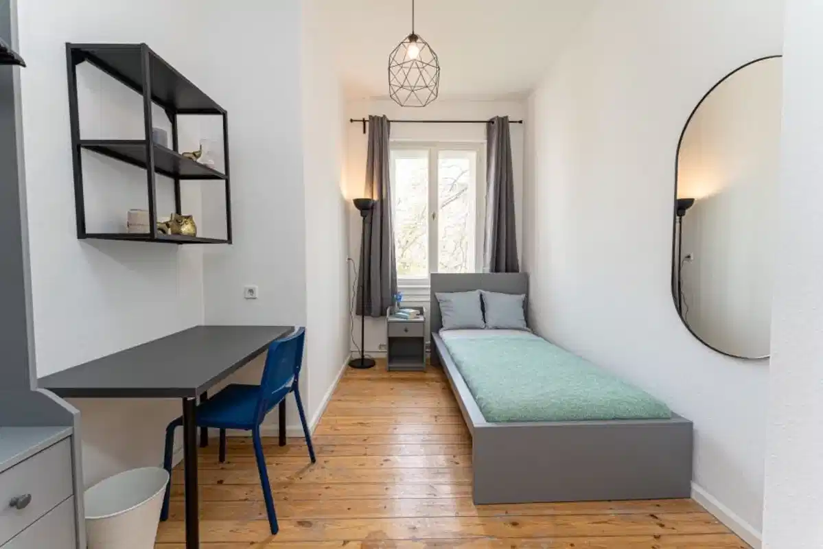 Room In 4 Bed 1 Bath (#L40.12.1.)