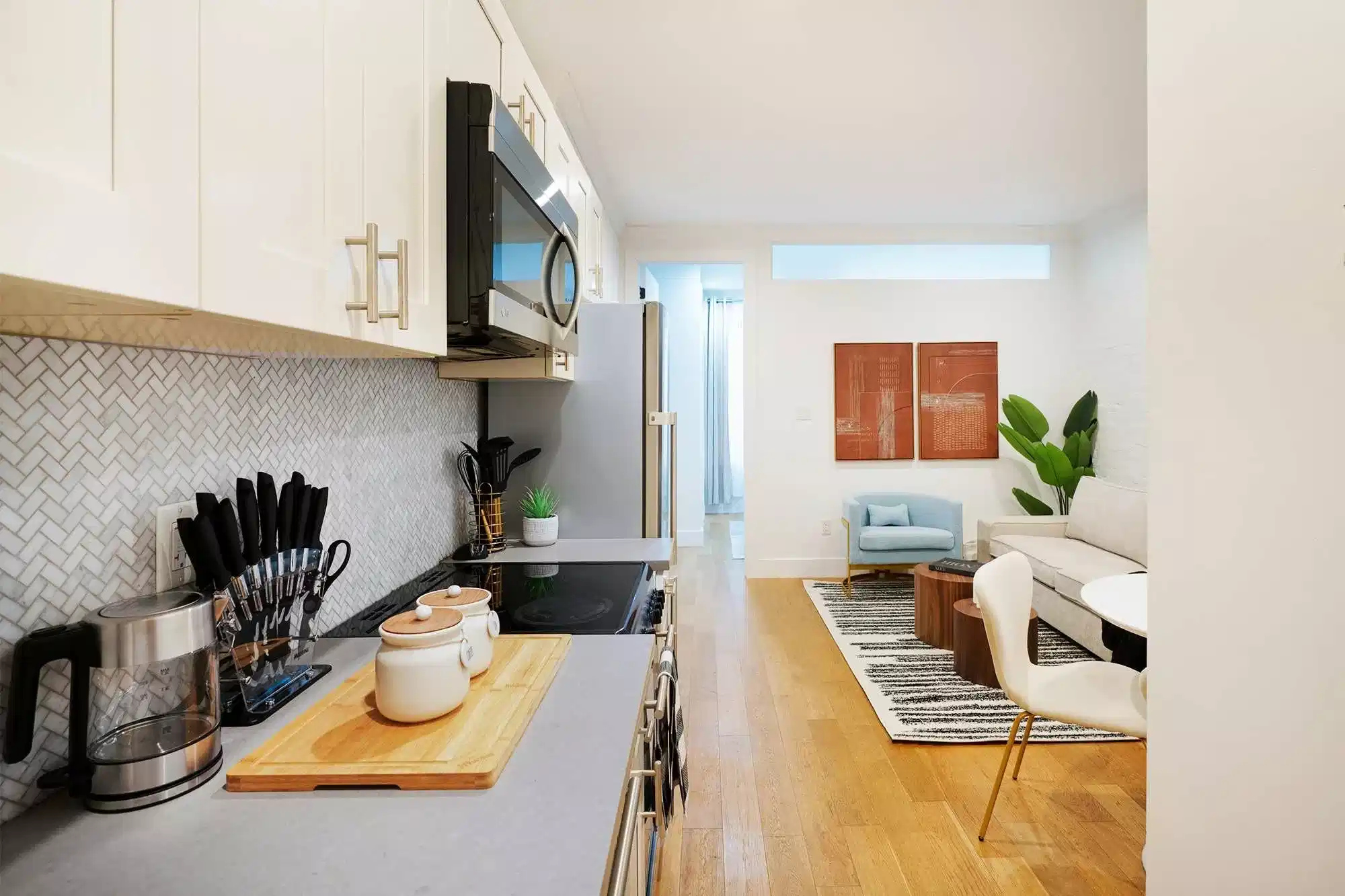 Common Area?w=400&h=260&fit=crop&q=40&auto=format&trim=auto