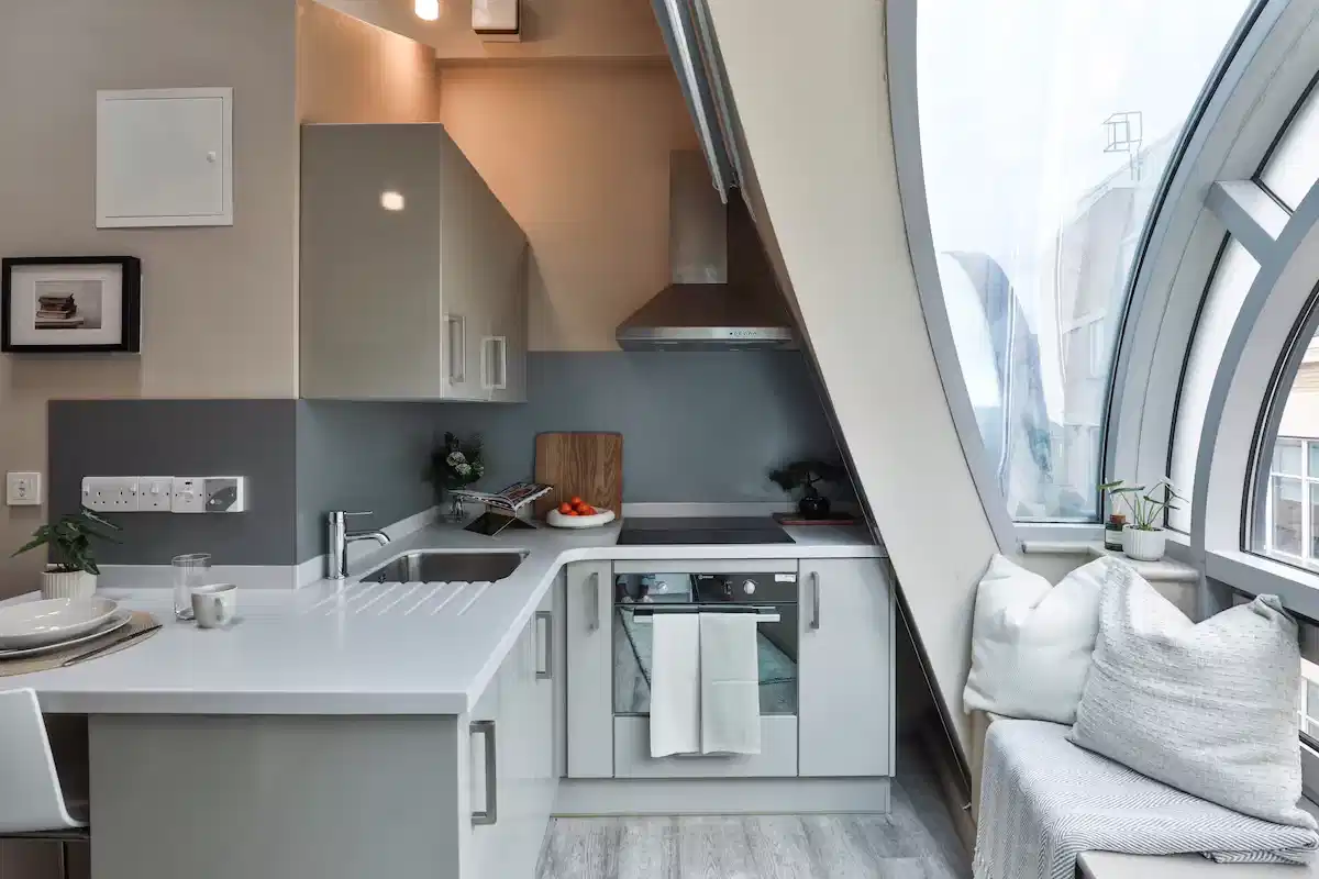 Common Area?w=400&h=260&fit=crop&q=40&auto=format&trim=auto