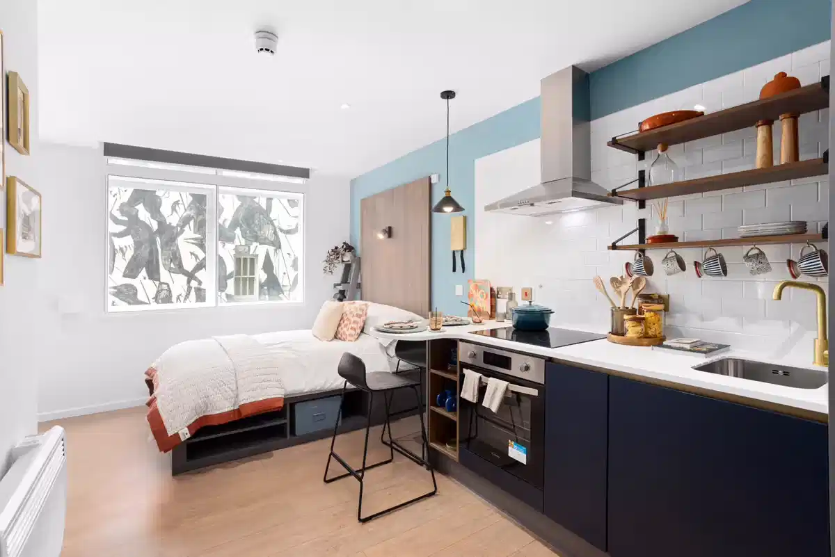 Common Area?w=400&h=260&fit=crop&q=40&auto=format&trim=auto