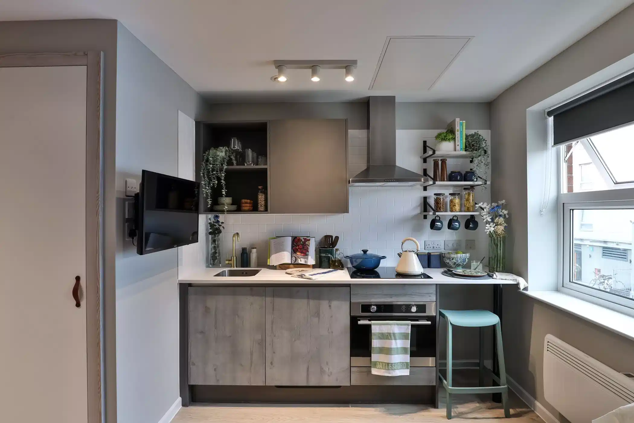 Kitchen?w=400&h=260&fit=crop&q=40&auto=format&trim=auto