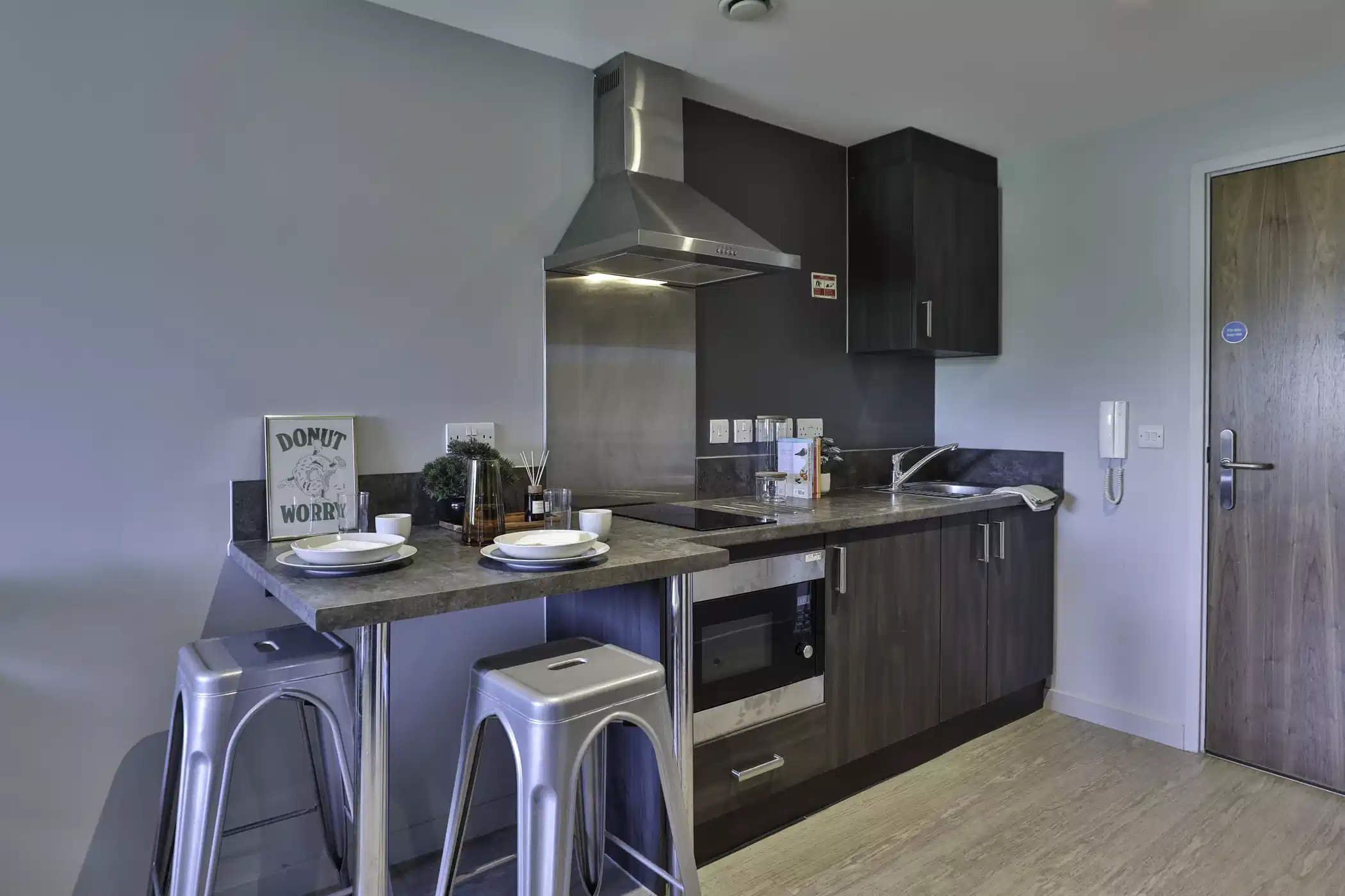 Amenities?w=400&h=260&fit=crop&q=40&auto=format&trim=auto