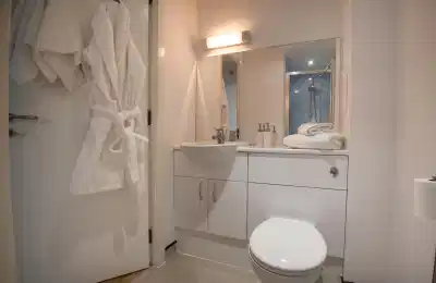 Centro Court, Aberdeen - Aberdeen, Scotland, United Kingdom - Bathroom