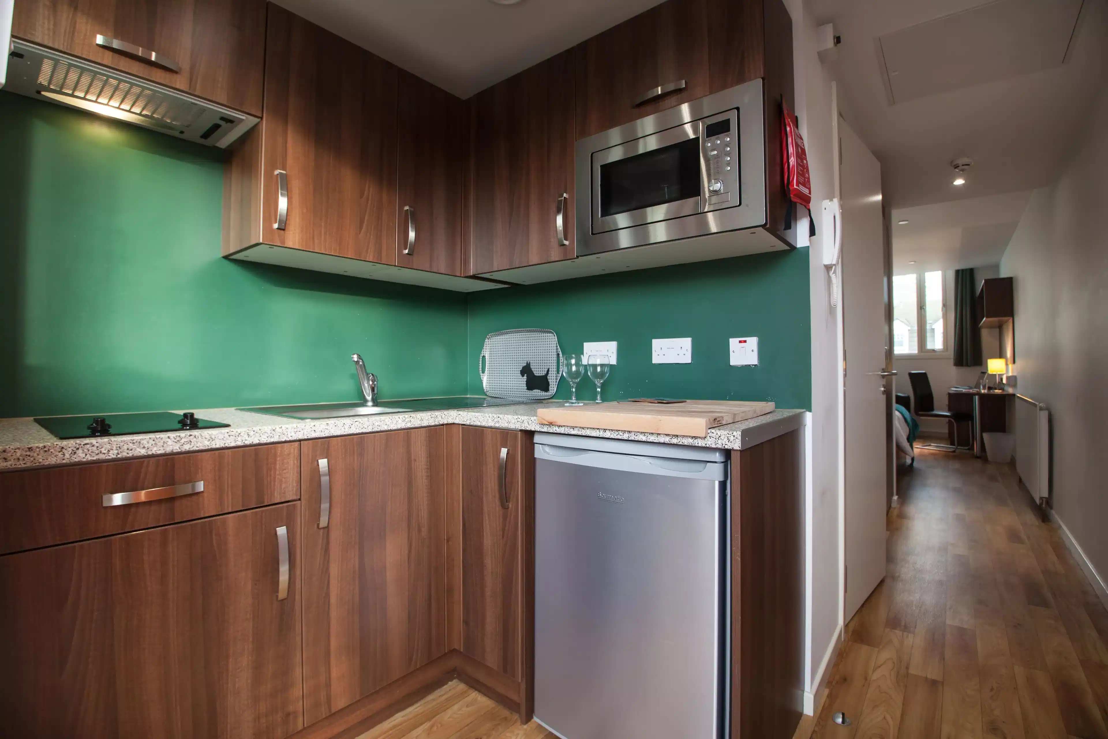 Bathroom?w=400&h=260&fit=crop&q=40&auto=format&trim=auto