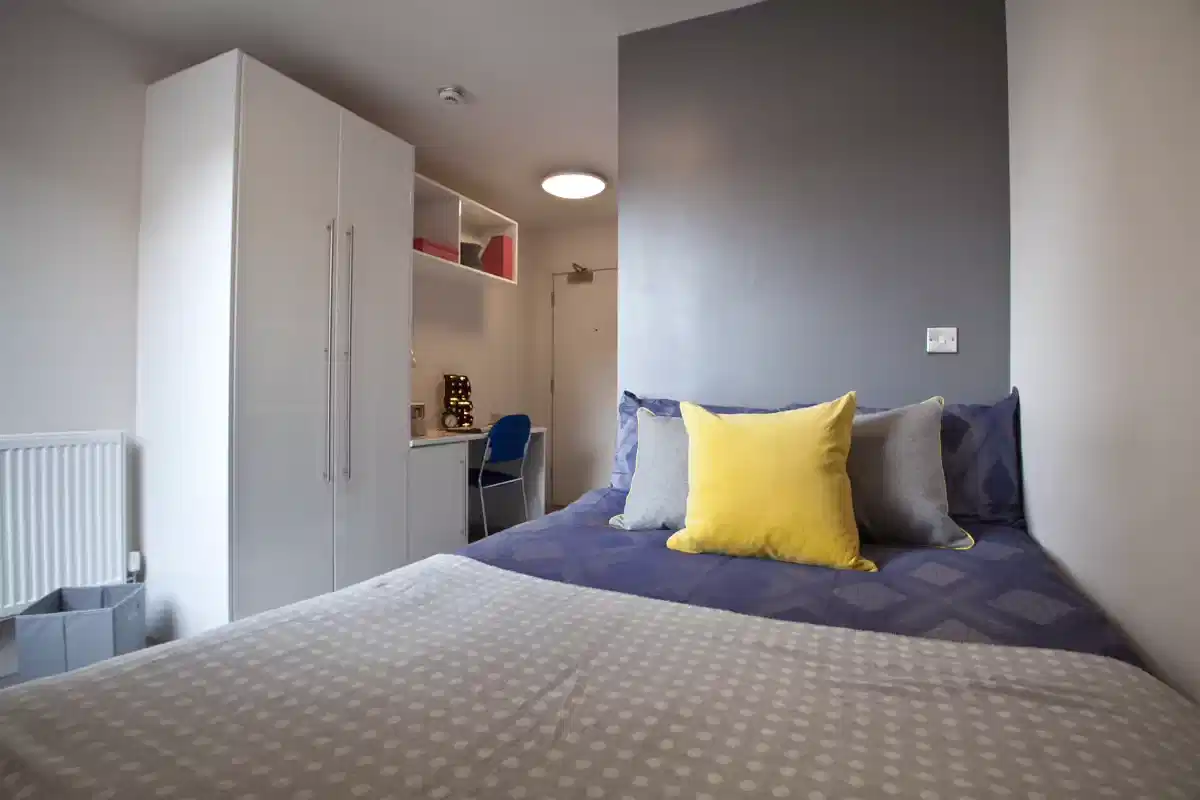 Floor Plan?w=400&h=260&fit=crop&q=40&auto=format&trim=auto