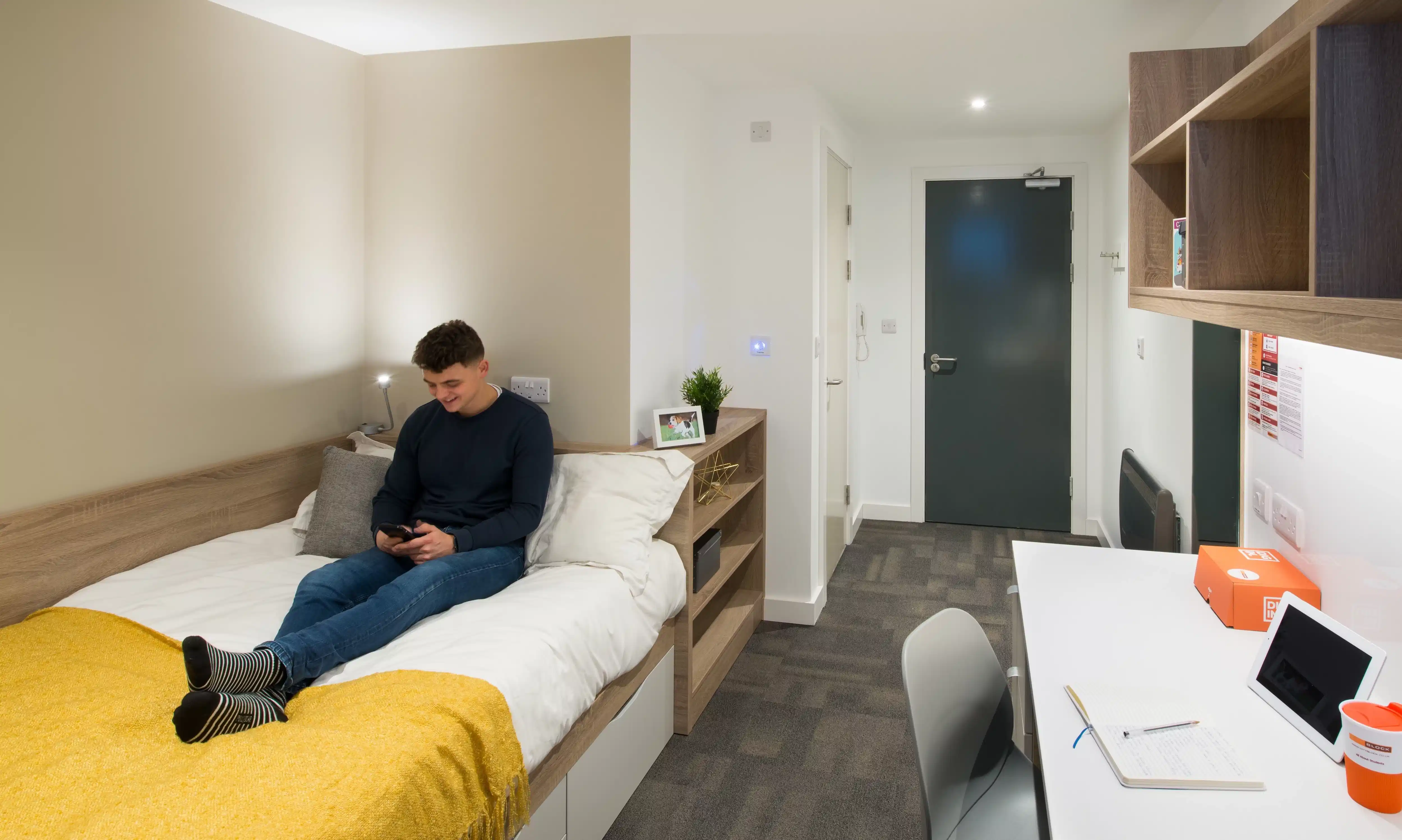 Kitchen?w=400&h=260&fit=crop&q=40&auto=format&trim=auto