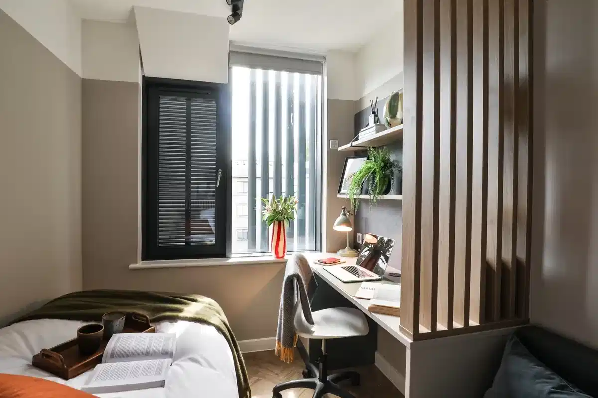 Amenities?w=400&h=260&fit=crop&q=40&auto=format&trim=auto