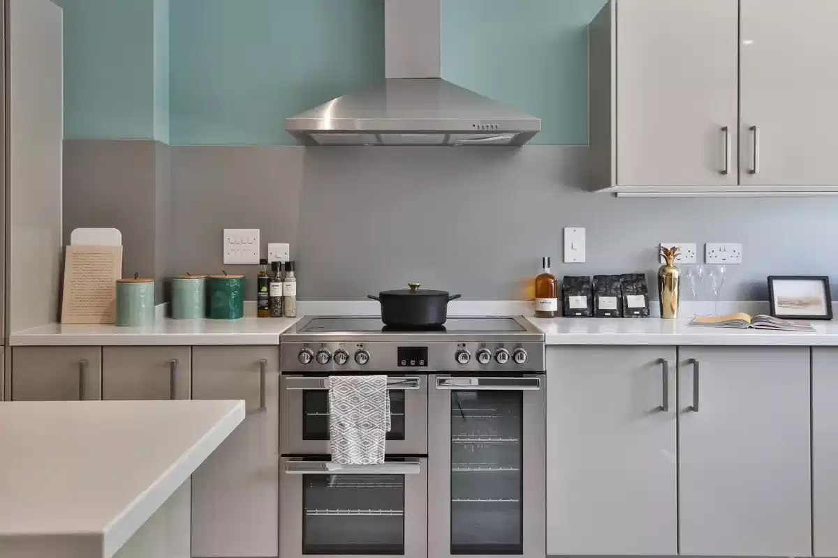 Bedroom?w=400&h=260&fit=crop&q=40&auto=format&trim=auto