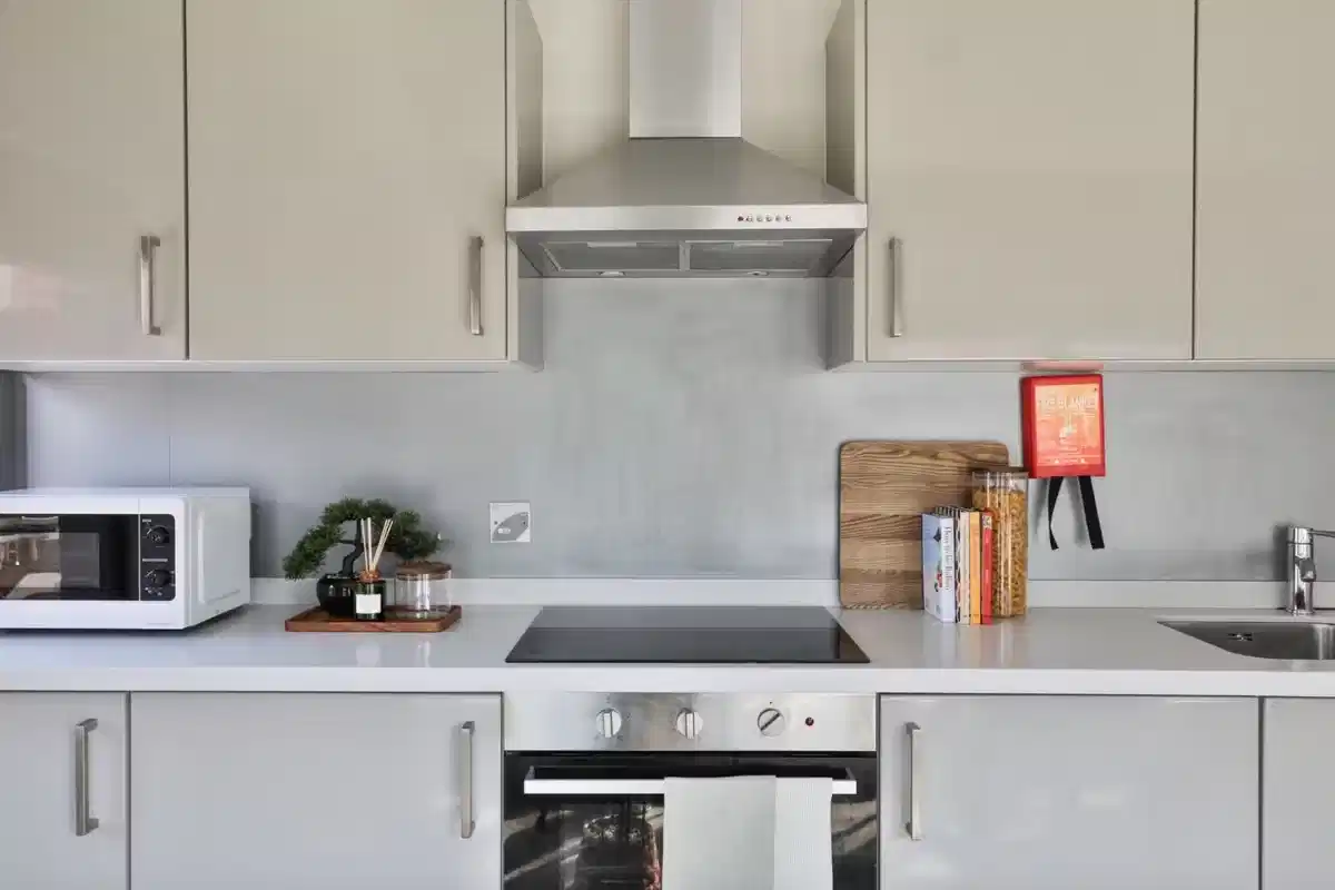 Common Area?w=400&h=260&fit=crop&q=40&auto=format&trim=auto