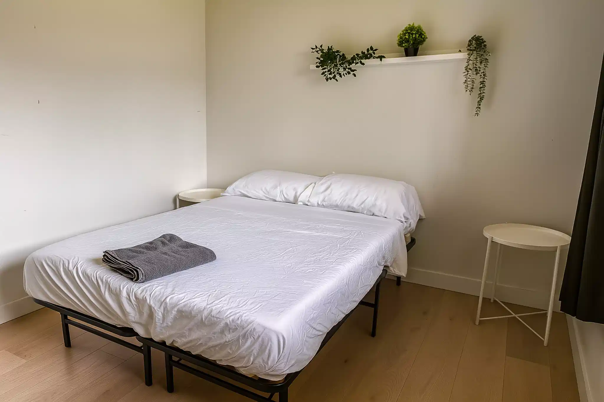 Common Area?w=400&h=260&fit=crop&q=40&auto=format&trim=auto