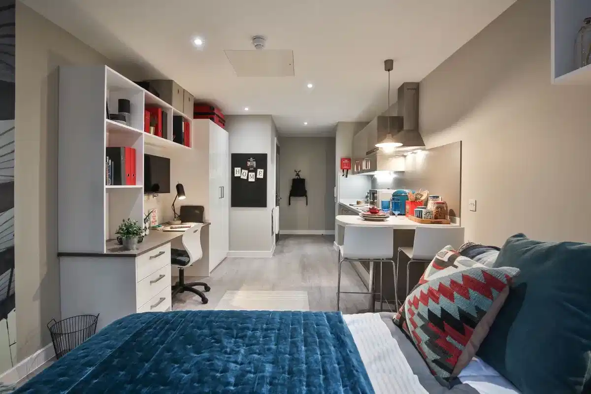 Amenities?w=400&h=260&fit=crop&q=40&auto=format&trim=auto