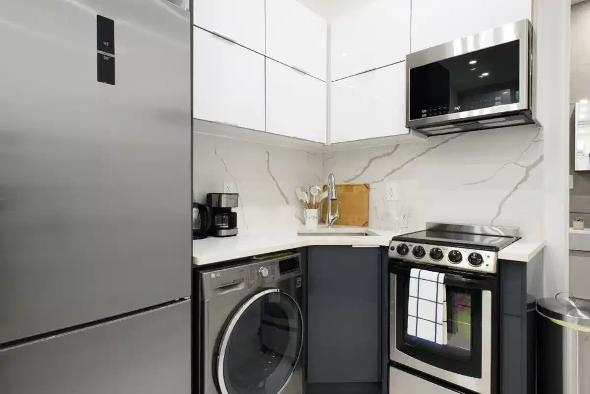 Exterior?w=400&h=260&fit=crop&q=40&auto=format&trim=auto