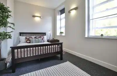 Common Area?w=400&h=260&fit=crop&q=40&auto=format&trim=auto