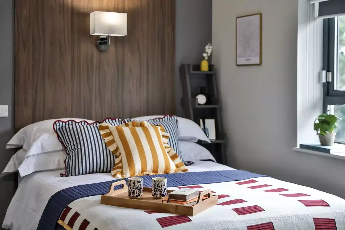 Amenities?w=400&h=260&fit=crop&q=40&auto=format&trim=auto