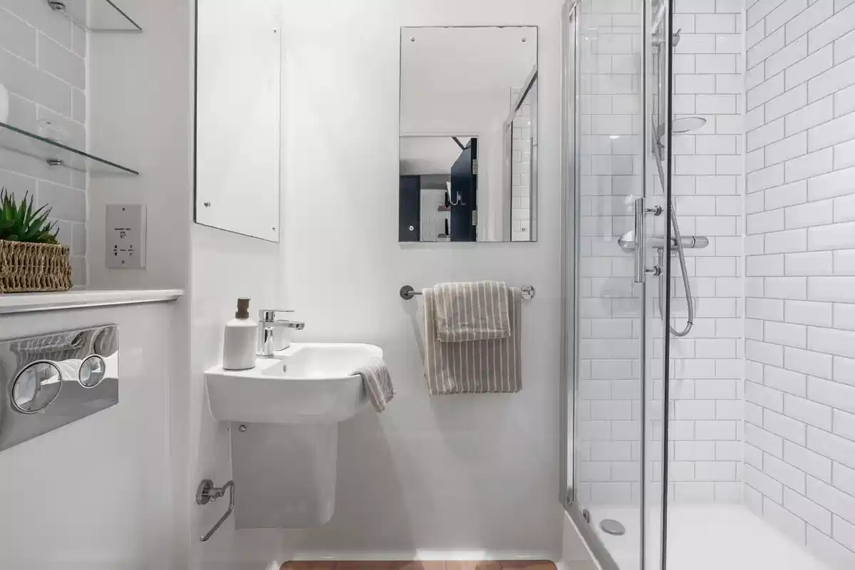 Common Area?w=400&h=260&fit=crop&q=40&auto=format&trim=auto