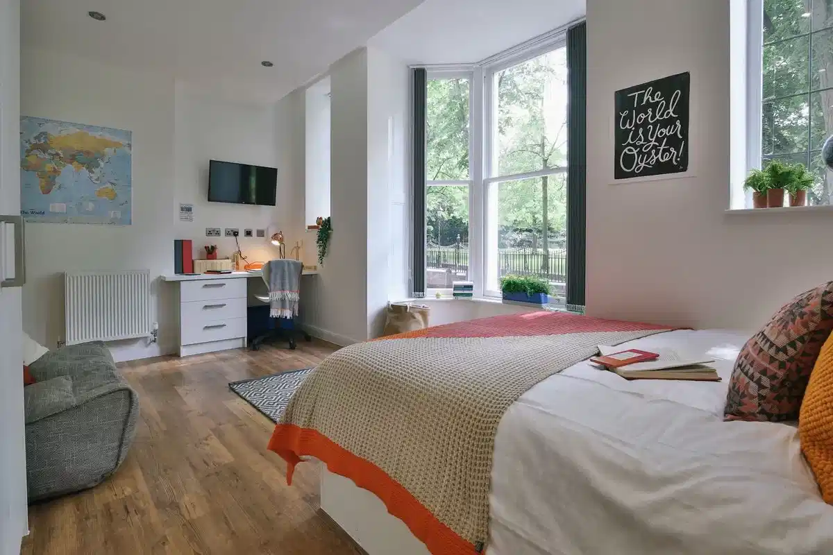 Floor Plan?w=400&h=260&fit=crop&q=40&auto=format&trim=auto