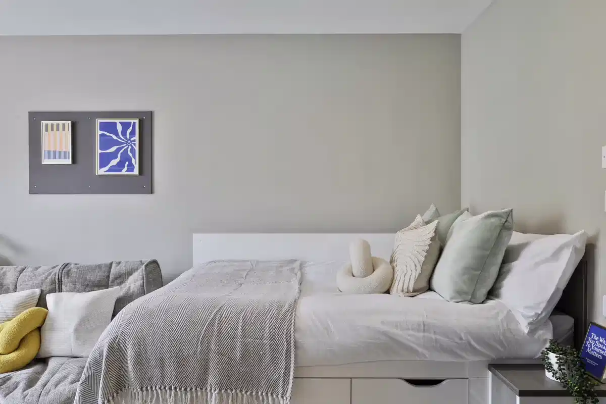 Chatham Lodge, Liverpool - Liverpool, England, United Kingdom - Classic 4 Bed Apartment - Bedroom