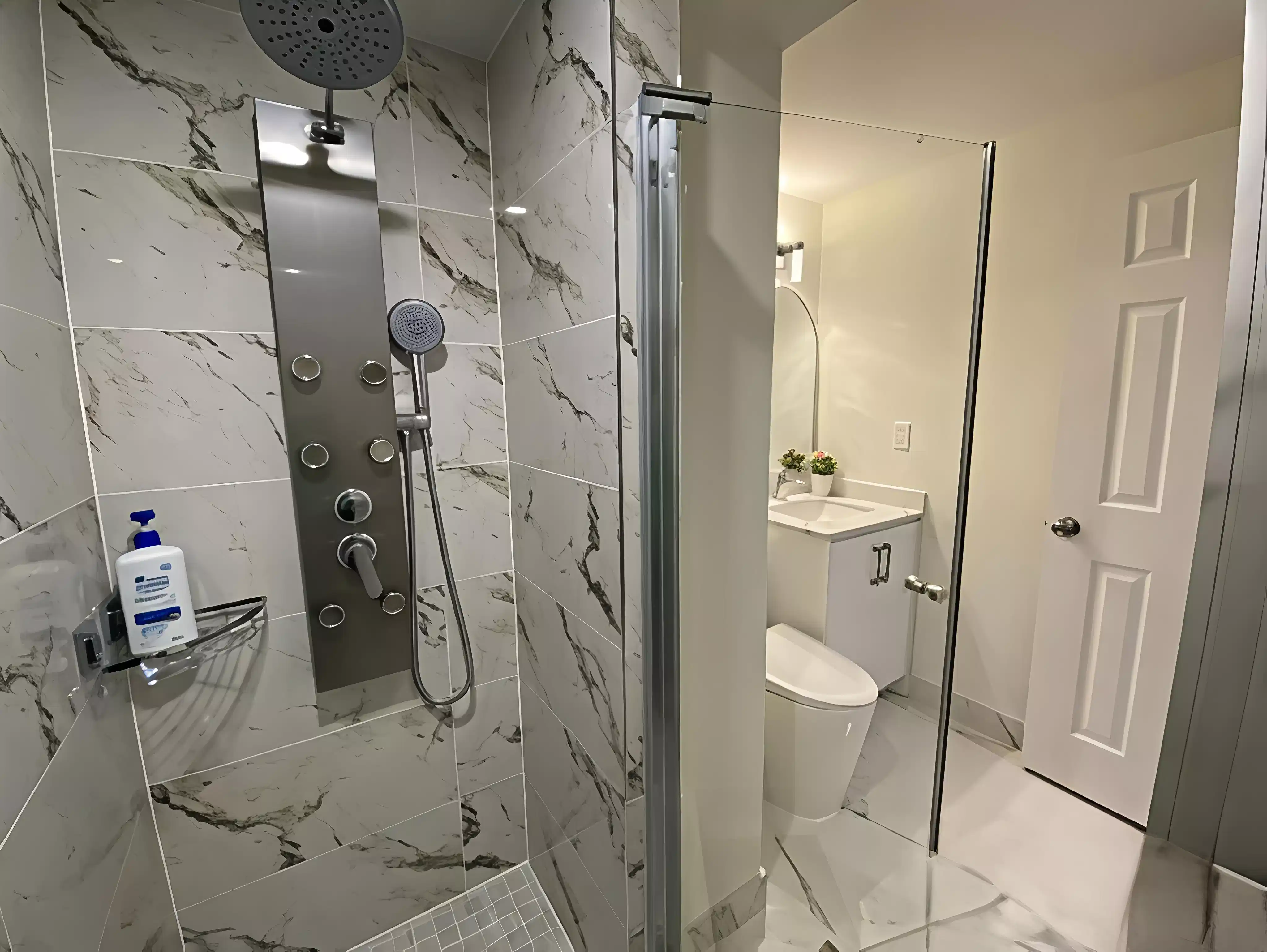 Bathroom?w=400&h=260&fit=crop&q=40&auto=format&trim=auto