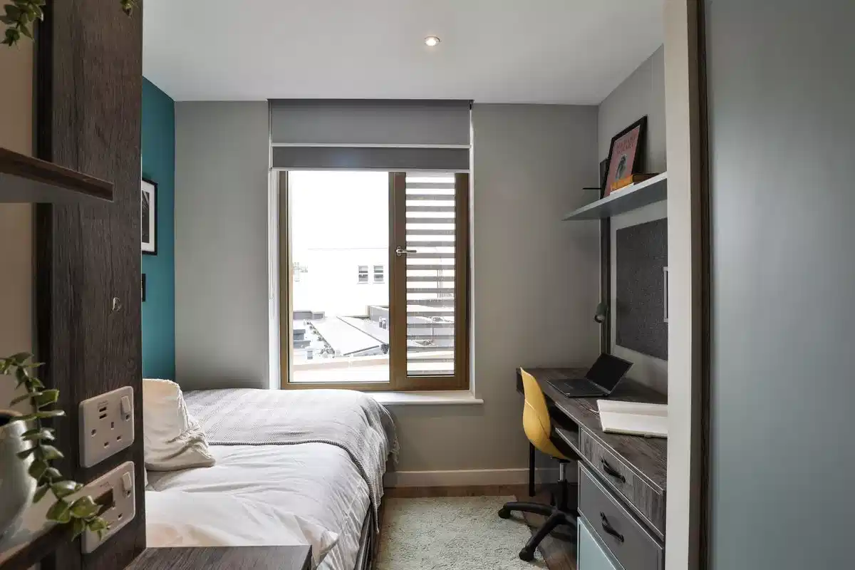 Amenities?w=400&h=260&fit=crop&q=40&auto=format&trim=auto