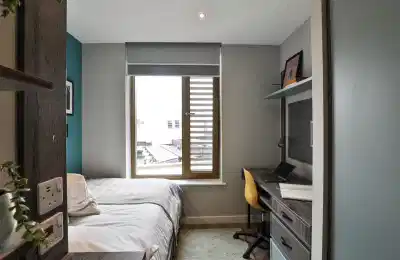 Amenities?w=400&h=260&fit=crop&q=40&auto=format&trim=auto