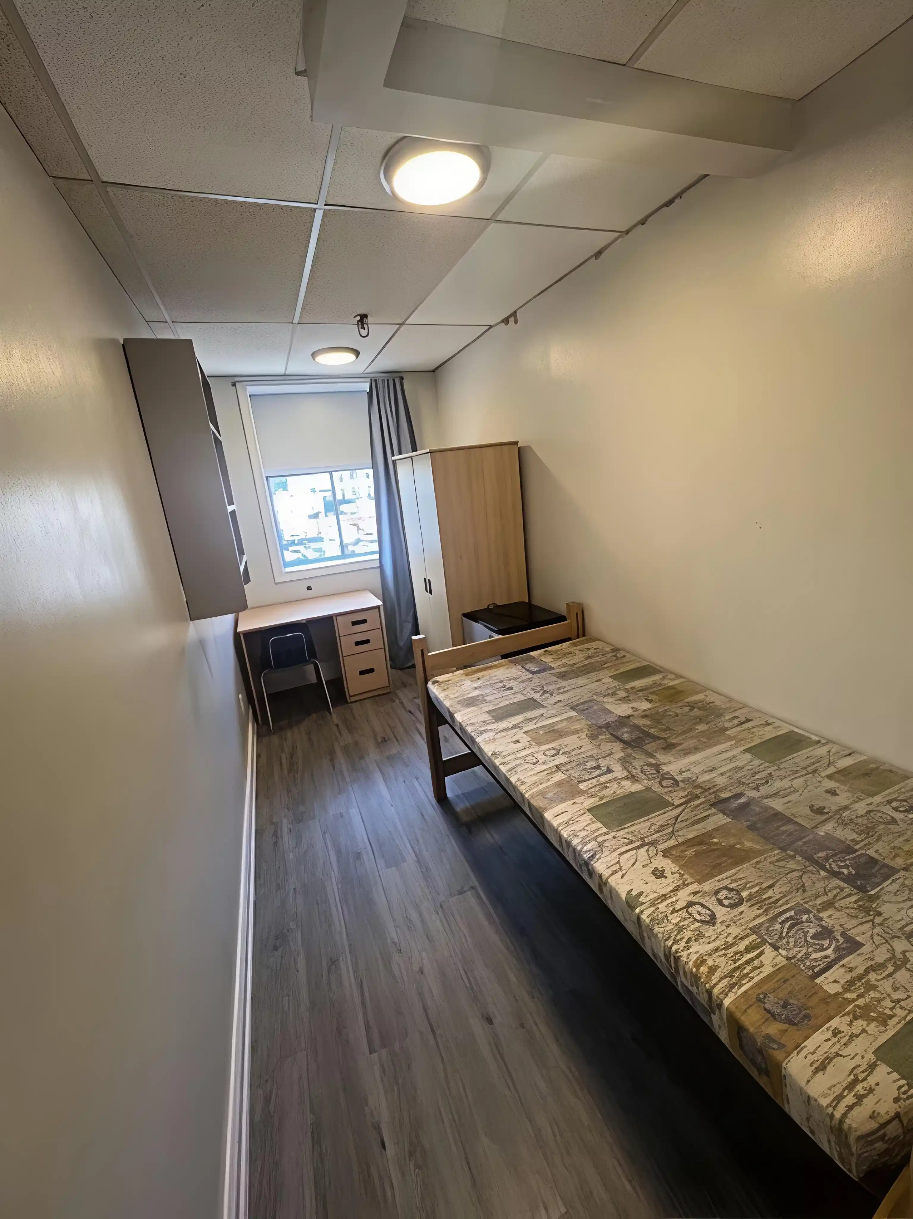 Exterior?w=400&h=260&fit=crop&q=40&auto=format&trim=auto