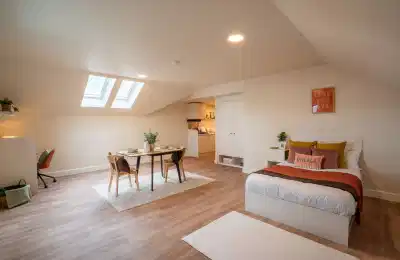 Floor Plan?w=400&h=260&fit=crop&q=40&auto=format&trim=auto