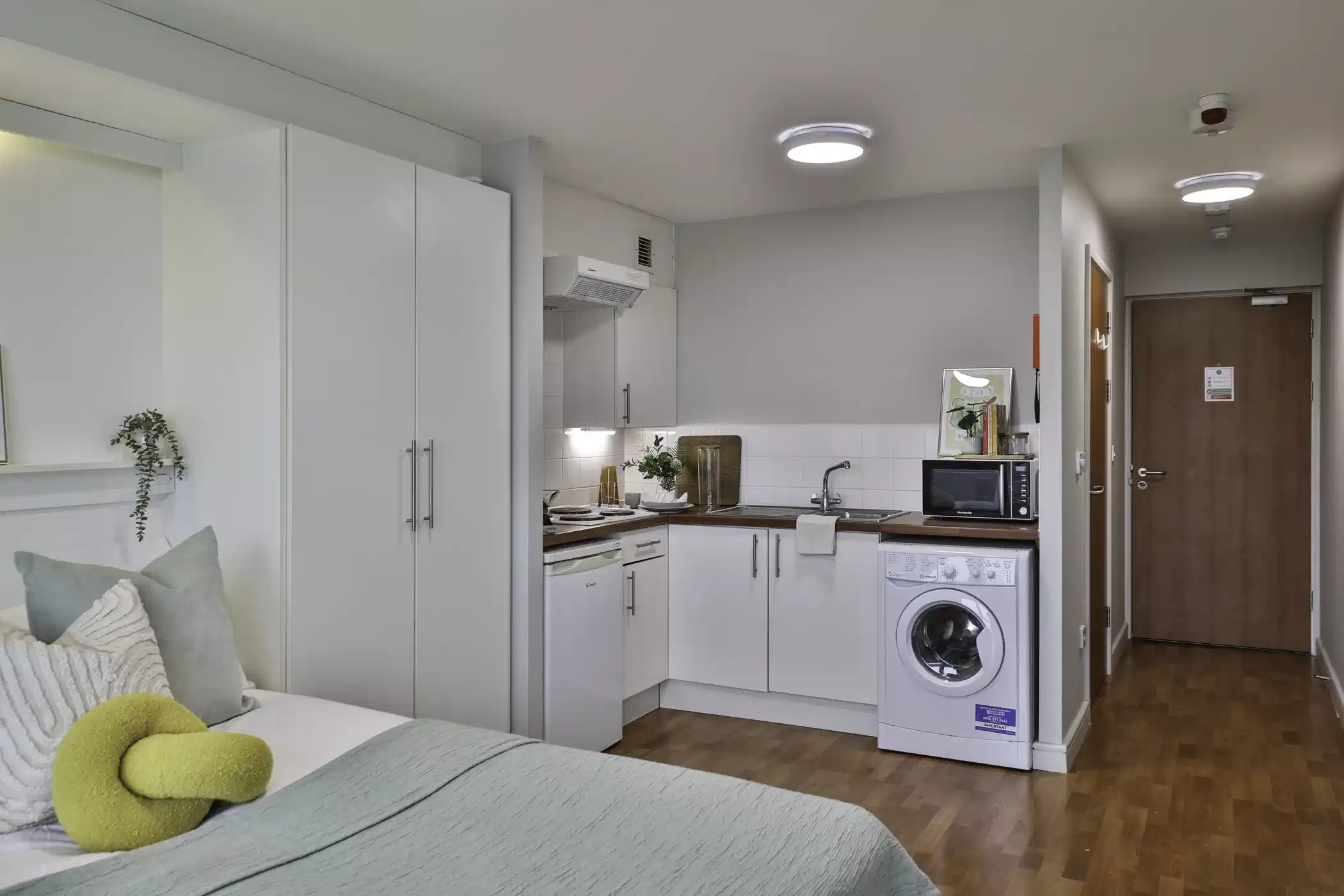 Amenities?w=400&h=260&fit=crop&q=40&auto=format&trim=auto