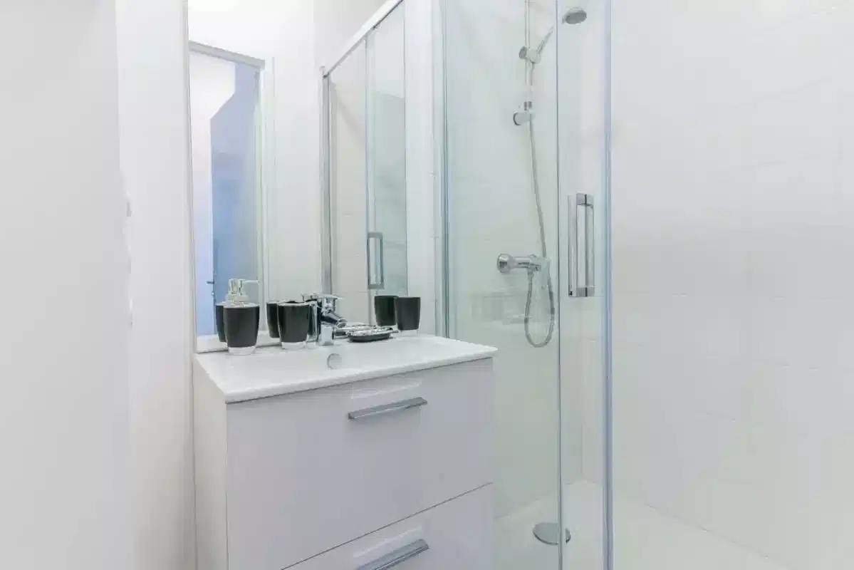 Common Area?w=400&h=260&fit=crop&q=40&auto=format&trim=auto