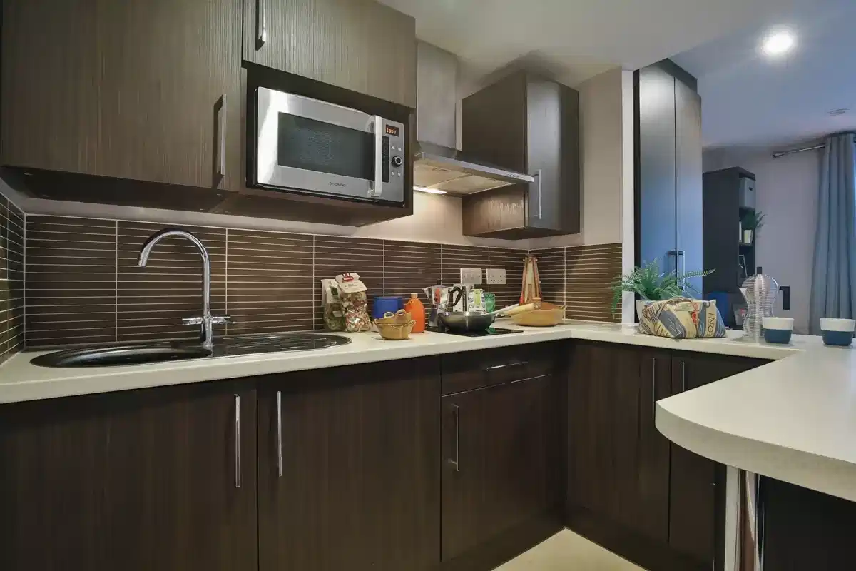 Common Area?w=400&h=260&fit=crop&q=40&auto=format&trim=auto