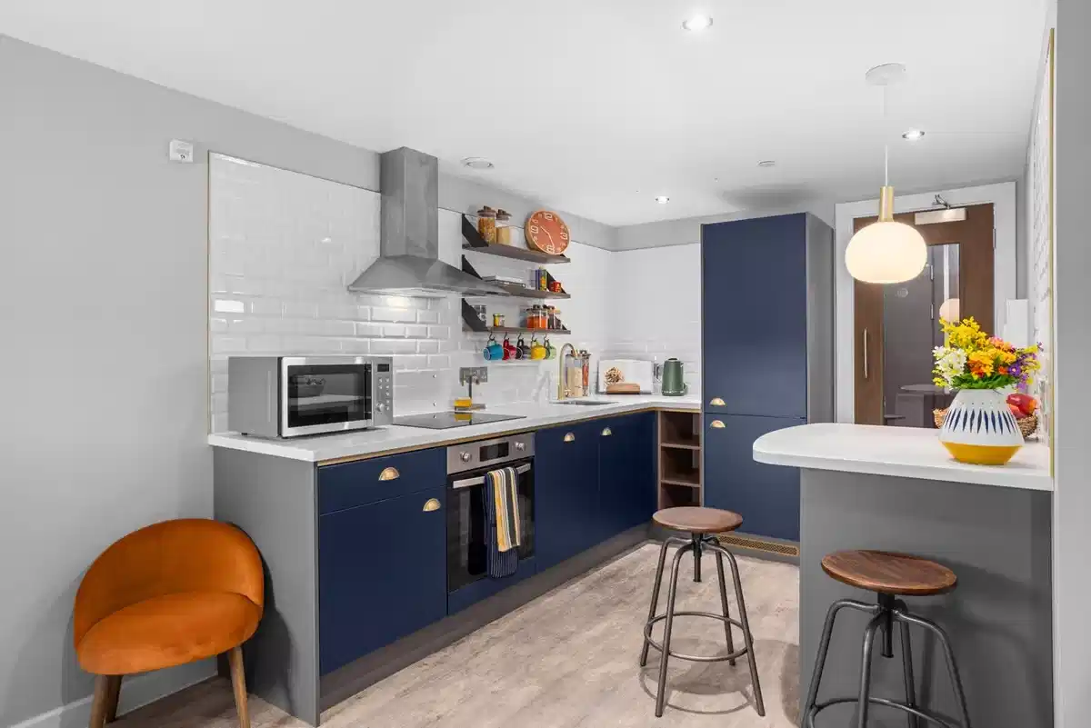 Common Area?w=400&h=260&fit=crop&q=40&auto=format&trim=auto