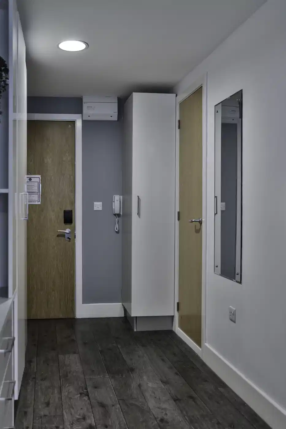 Common Area?w=400&h=260&fit=crop&q=40&auto=format&trim=auto