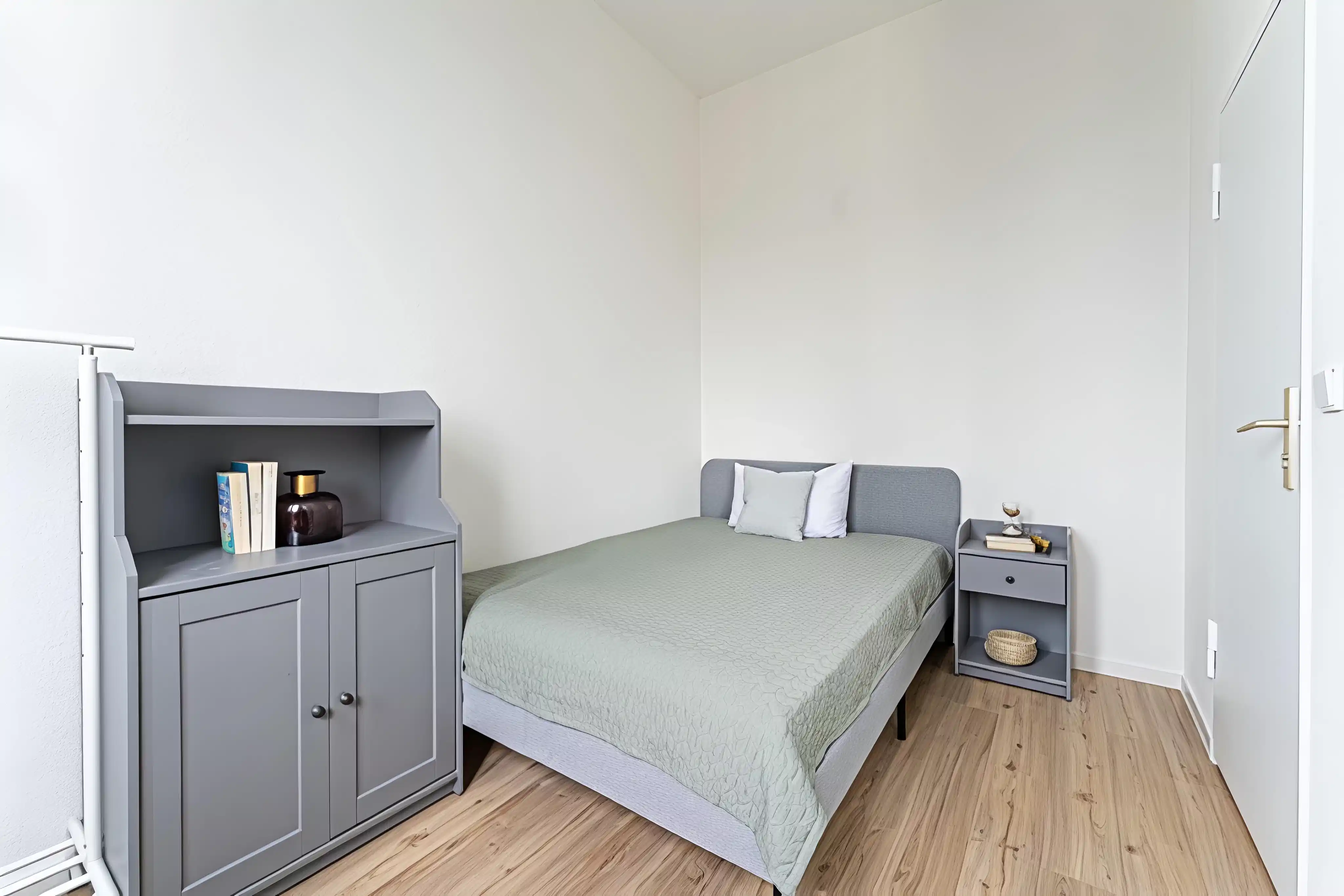Room In 3 Bed 1 Bath (#62.3.106.)