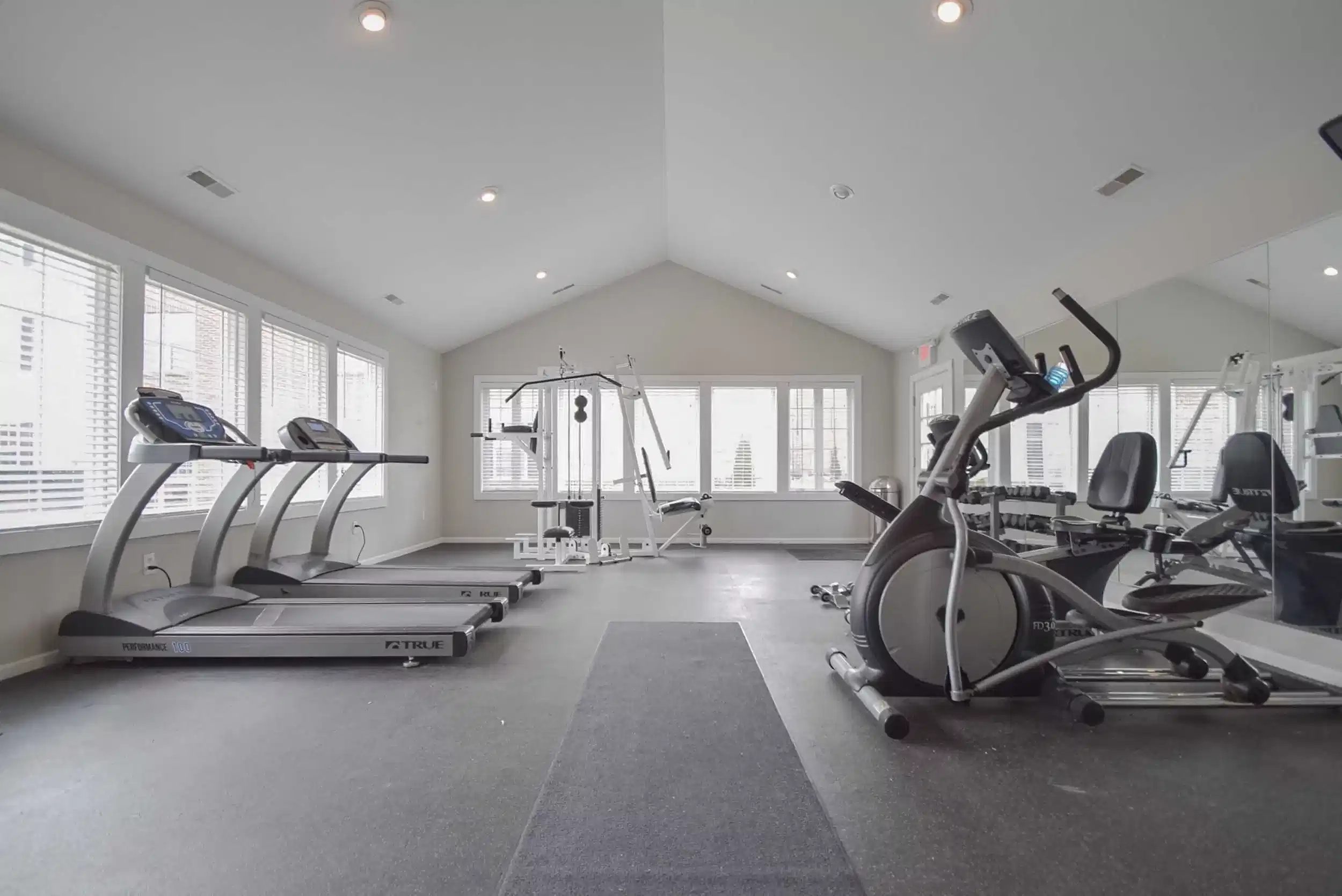 Exterior?w=400&h=260&fit=crop&q=40&auto=format&trim=auto