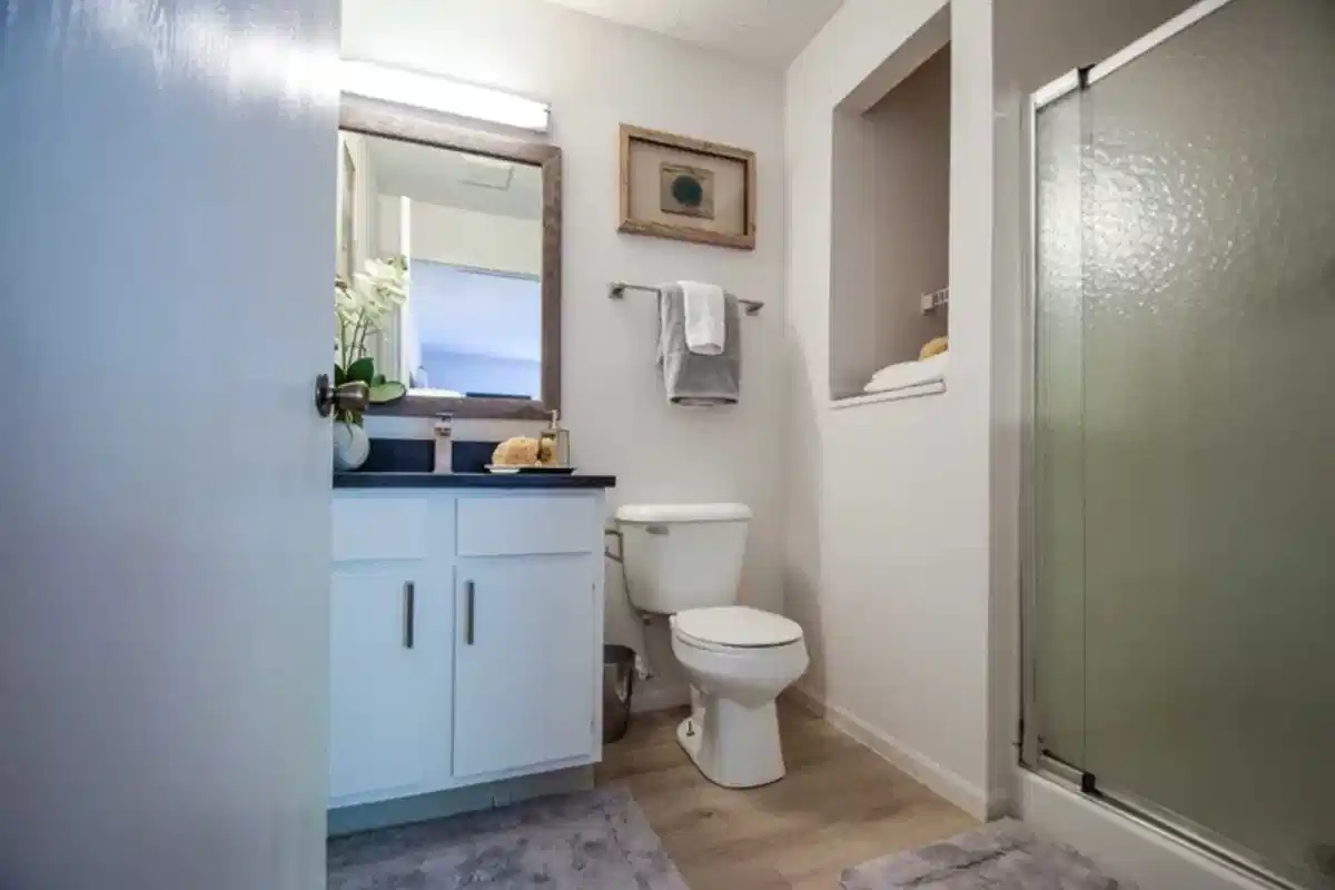 Enclave at Albany Park, Westerville - Westerville, Ohio, United States - Bathroom