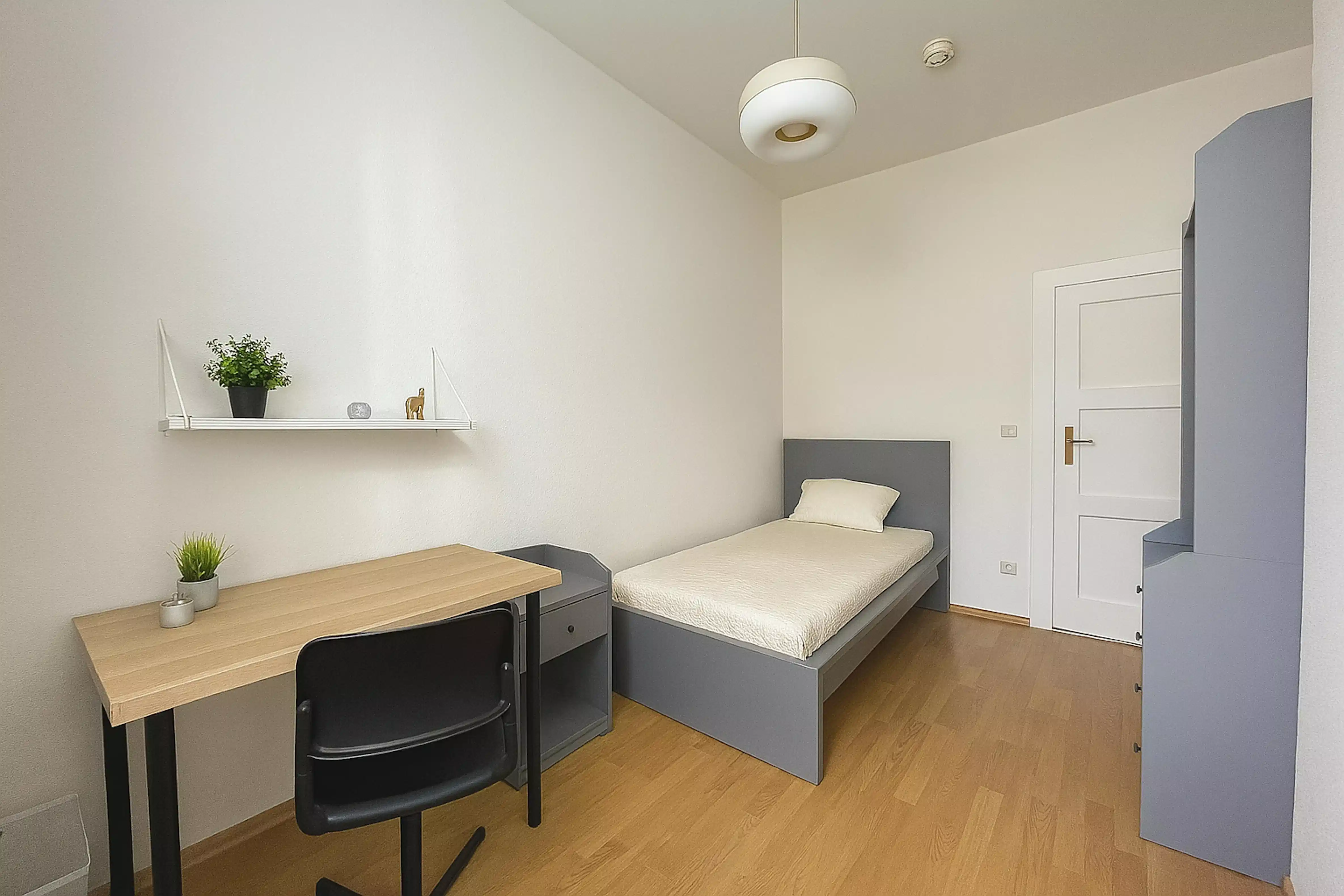 Room In a 3 Bed 1 Bath (#L42.31.3.)