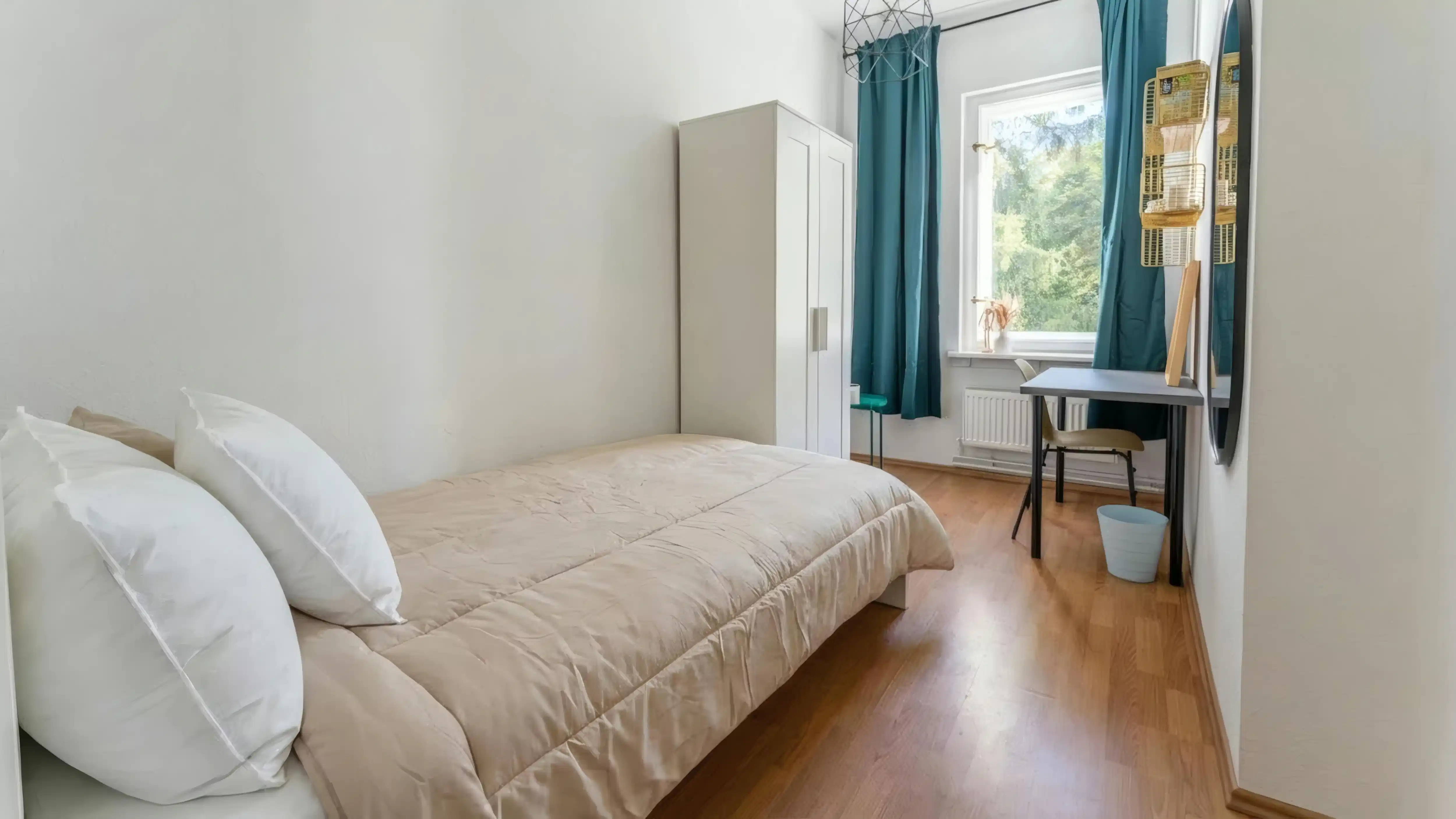 RM Lauterberger Straße 45, Room In 3 Bed 1 Bath (#L45.12.1.)