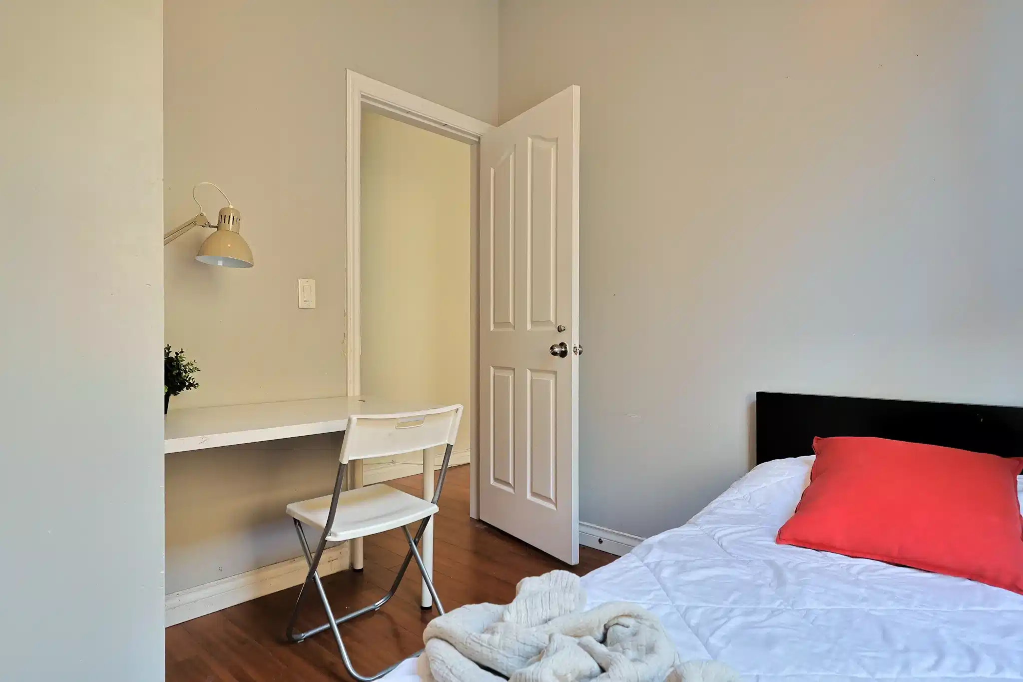 Kitchen?w=400&h=260&fit=crop&q=40&auto=format&trim=auto