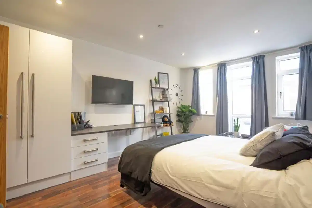 Kitchen?w=400&h=260&fit=crop&q=40&auto=format&trim=auto